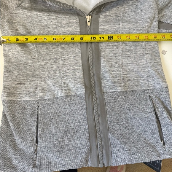 Athleta Medium Fitted Victory Hoodie Grey Heather Sweatshirt Workout Jacket - Picture 12 of 15